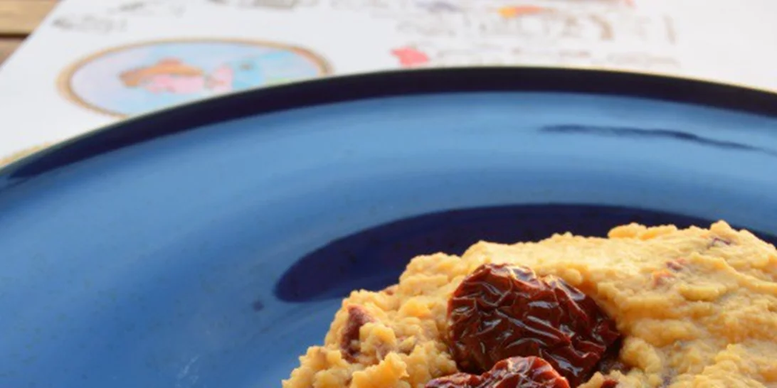 Συνταγή για χούμους με λιαστή ντομάτα | Ένα twist σε μια κλασική συνταγή