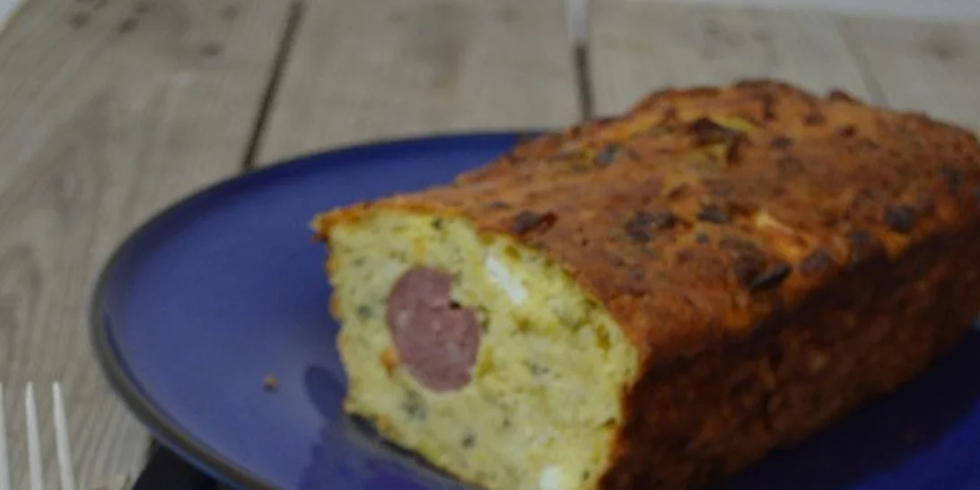 Yummy! Συνταγή για αλμυρό κέικ με πράσο, λουκάνικο και φέτα