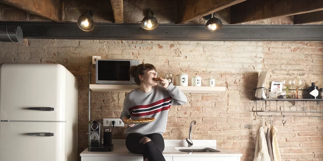 Πώς καθαρίζεται ο λεκές από λάδι ή τα σουέτ παπούτσια; 10 κοινά προβλήματα στο σπίτι και οι δοκιμασμένες λύσεις