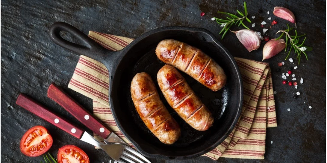 Λουκάνικο στη λαδόκολλα, κοτόπουλο σουβλάκι, πανσέτα, ψαρονέφρι γεμιστό | 4 λαχταριστές συνταγές για την Τσικνοπέμπτη