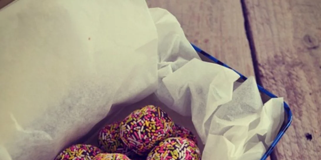 Πολύχρωμες τρούφες σοκολάτας με 3 μόνο υλικά