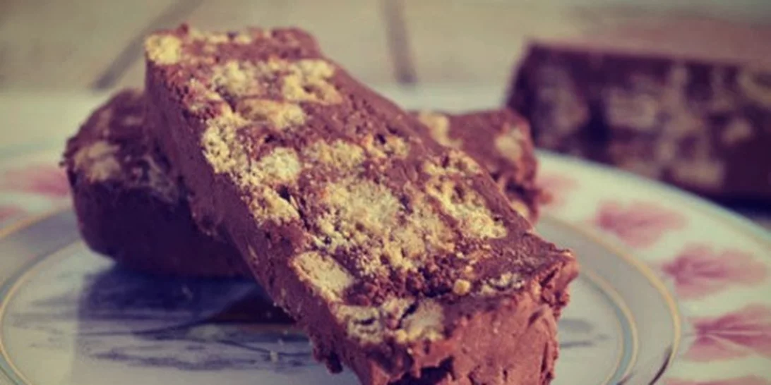 Κορμός σοκολάτας με 4 μόνο υλικά | Μια super γρήγορη και δροσερή συνταγή