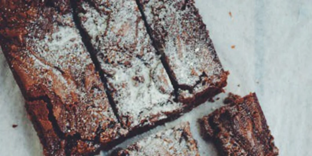 Brownies σοκολάτας με αλμυρή καραμέλα γάλακτος | Μια εύκολη συνταγή για ένα εντυπωσιακό επιδόρπιο