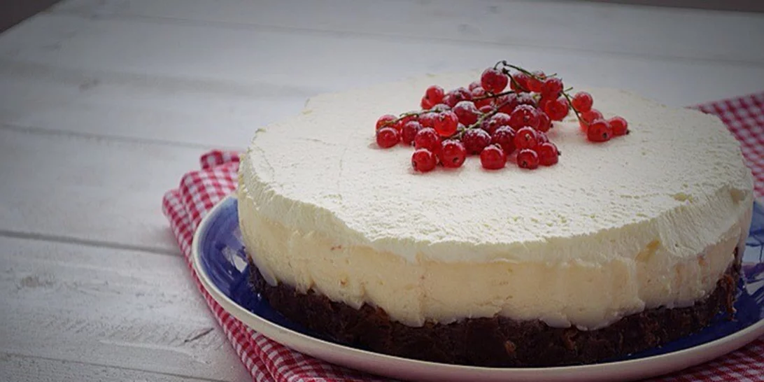 Συνταγή για εύκολο εκμέκ με σοκολατένια βάση από τσουρέκι