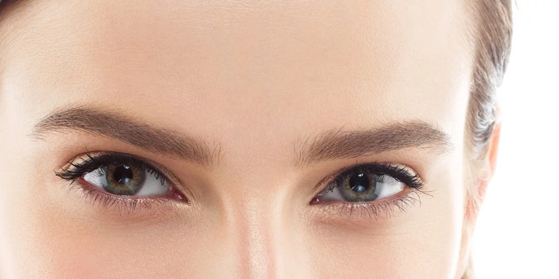 4 απλοί τρόποι να φαίνονται οι βλεφαρίδες σου πιο πλούσιες
