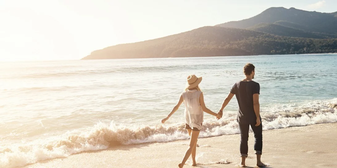 Πώς θα κρατήσεις τον καλοκαιρινό σου έρωτα ανάλογα με το ζώδιό του;