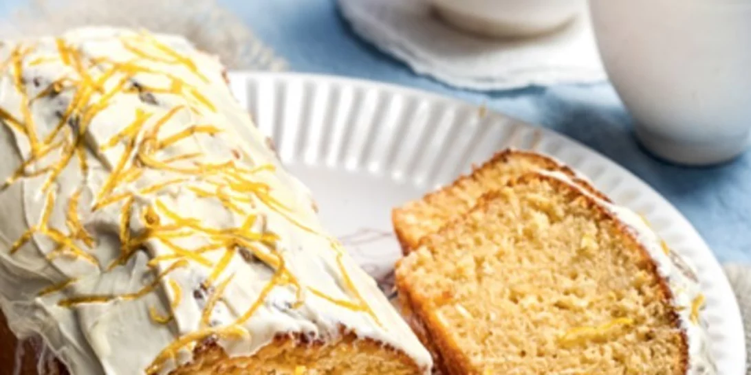 Συνταγή για κέικ με γλάσο λεμονιού από την Αργυρώ Μπαρμπαρίγου