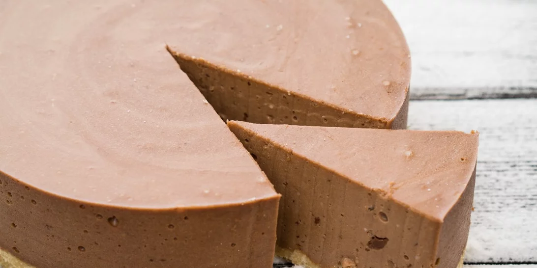 Cheesecake με πραλίνα φουντουκιού από την Αργυρώ Μπαρμπαρίγου