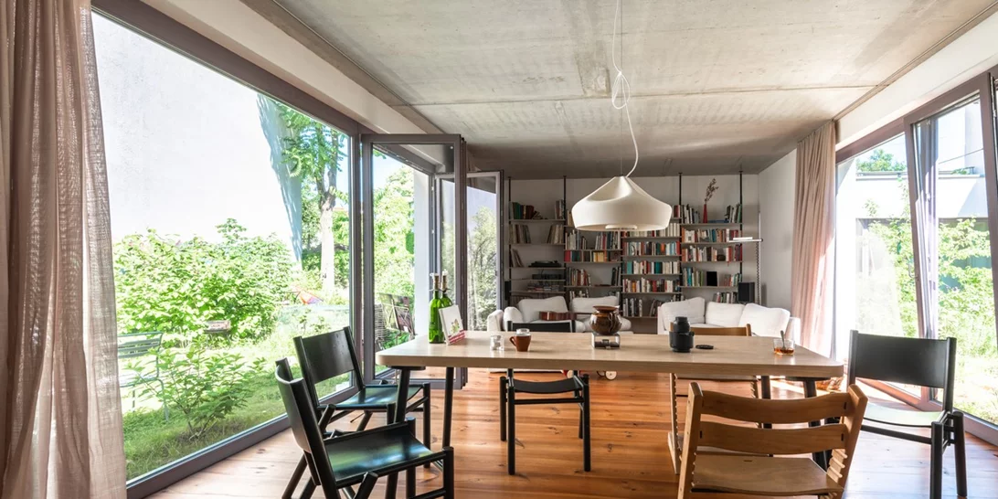 5+1 ιδέες για βιβλιοθήκη στο σαλόνι | Πώς να την εντάξεις στο χώρο σου;