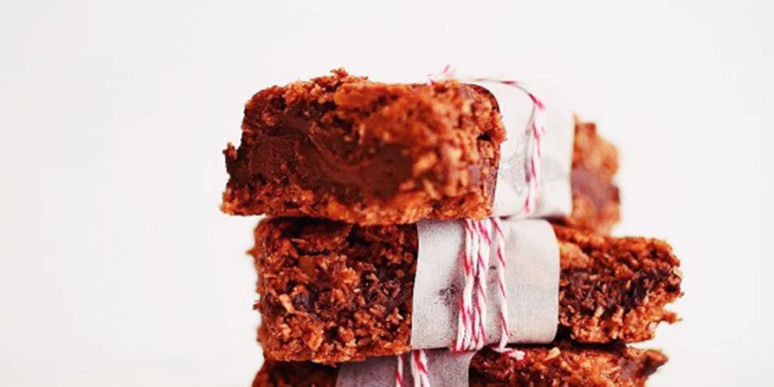 Σάντουιτς μπισκότο με σοκολάτα και καρύδα