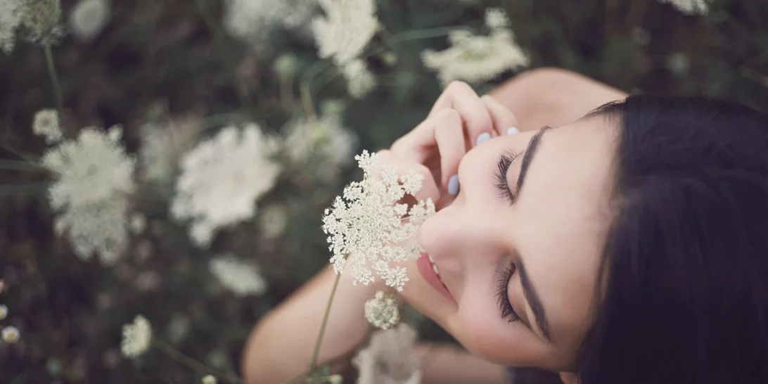 Πώς να γίνω ευτυχισμένη; Οι 3 επιλογές που θα σε βοηθήσουν να νιώσεις τι σημαίνει όντως ευτυχία