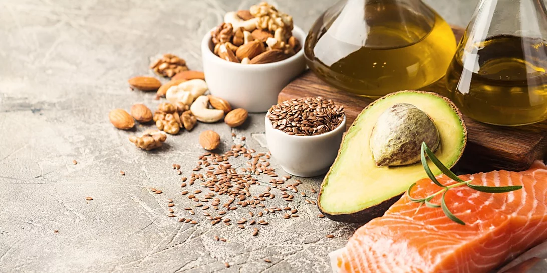 Οι 8 τροφές που καταπολεμούν την κούραση και σε κάνουν να δείχνεις λιγότερο κουρασμένη