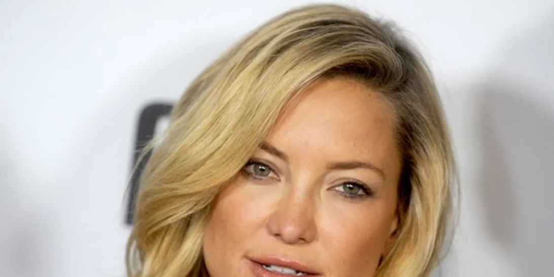 Η Kate Hudson θέλει να συνδεθεί με τον πατέρα και τα αδέλφια της