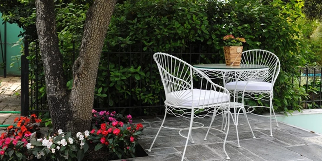 Οι 8 πιο όμορφοι κήποι και αυλές της Αθήνας για να πιεις τον καφέ σου