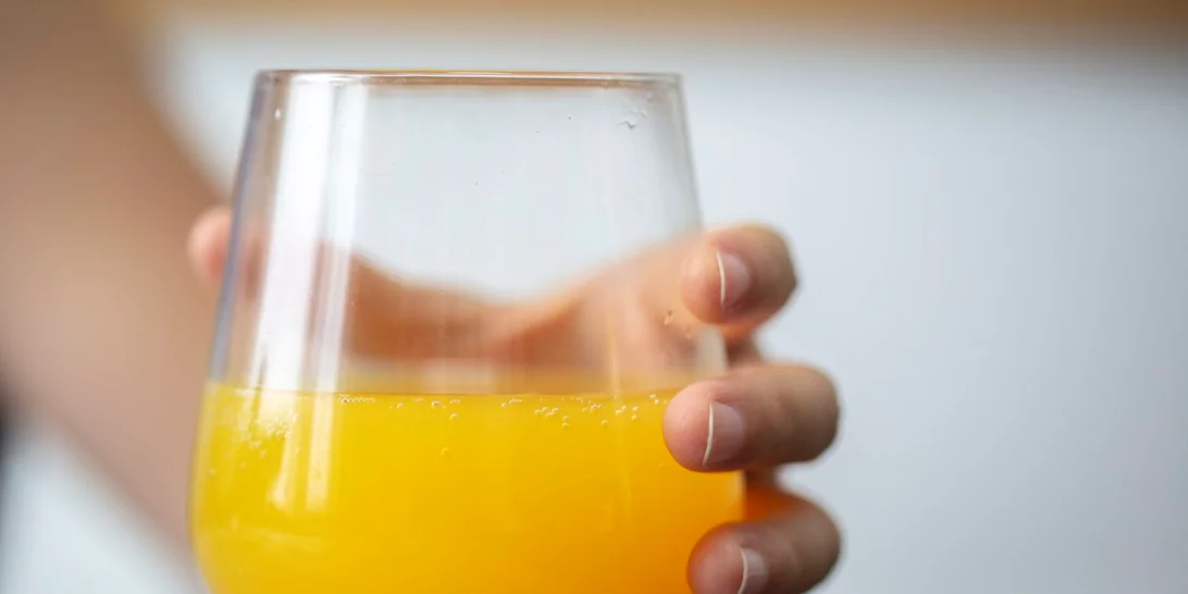 3 συνταγές για χυμούς που θα σε ανακουφίσουν από συνηθισμένα συμπτώματα και ενοχλήσεις