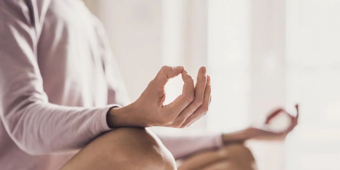 Η yoga βοηθά τους μισούς ενήλικες να μειώσουν το άγχος τους, αλλά η ψυχοθεραπεία είναι ακόμη πιο αποτελεσματική