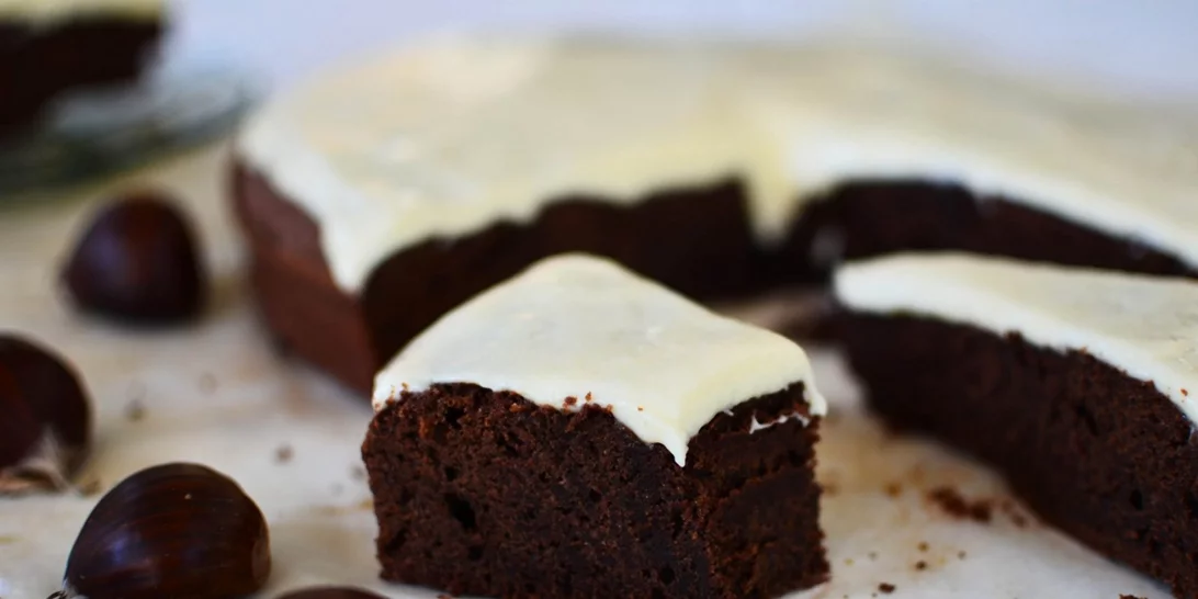 Κέικ σοκολάτας με κάστανο και icing για να δοκιμάσεις σήμερα κιόλας