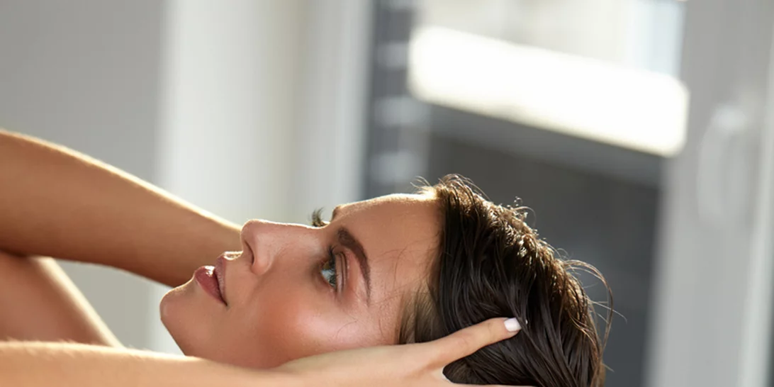 Γιατί δεν πρέπει να στεγνώσεις ποτέ ξανά τα μαλλιά σου με την πετσέτα