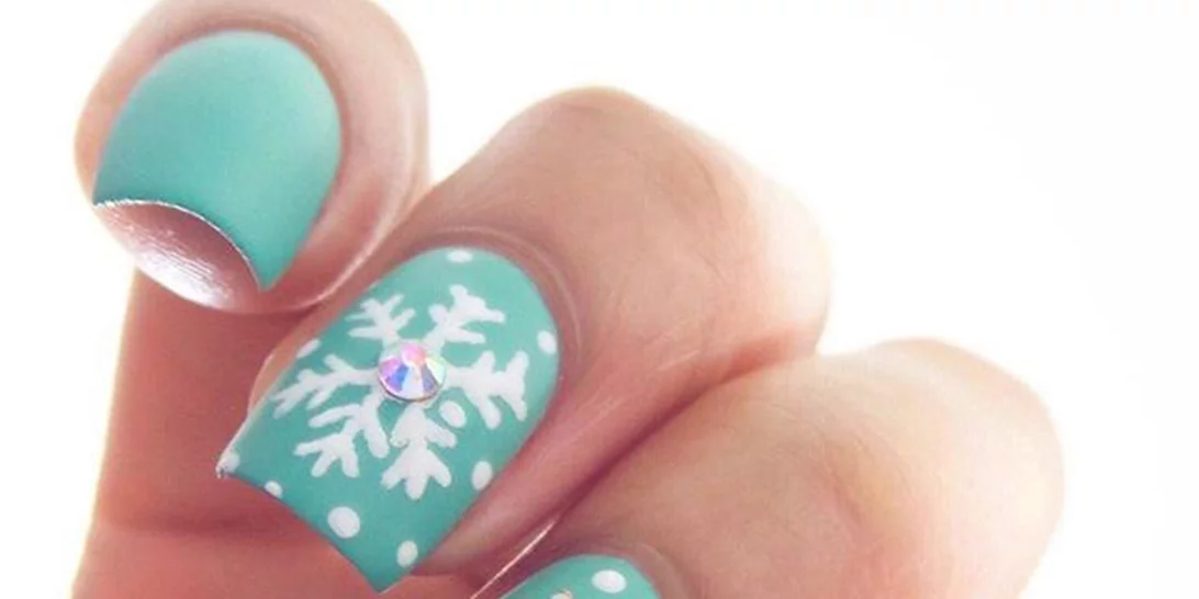 How to video: Πώς να κάνεις εύκολα και γρήγορα μια νιφάδα χιονιού στα νύχια σου