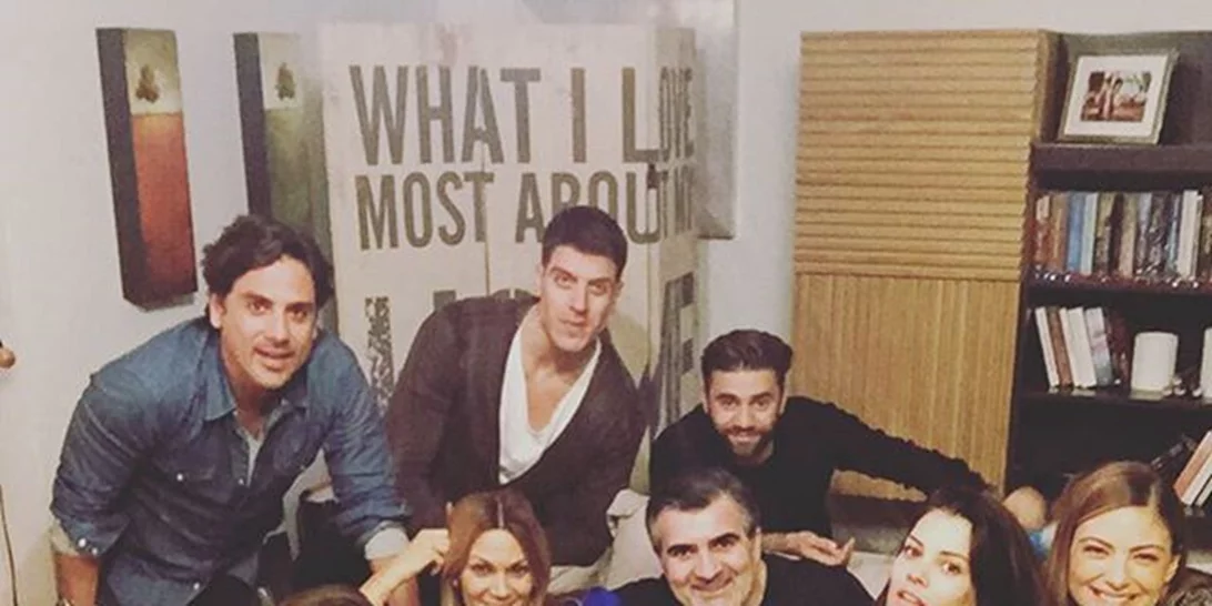 Έλλη Κοκκίνου: Το χριστουγεννιάτικο τραπέζι με όλους τους διάσημους φίλους της!