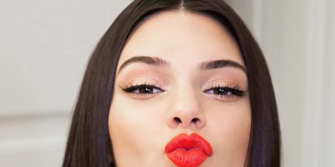 Τα καλύτερα κόκκινα κραγιόν για τα πιο ζουμερά χείλη των εορτών!