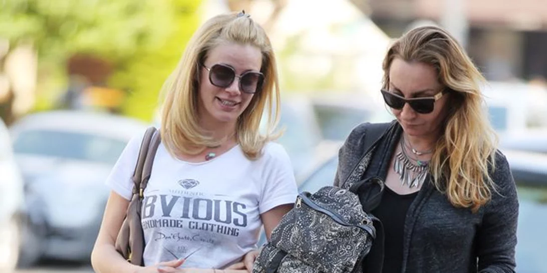 Ζέτα Μακρυπούλια - Ρούλα Ρέβη: Δείτε τις να κάνουν παρέα βουτιές στη θάλασσα