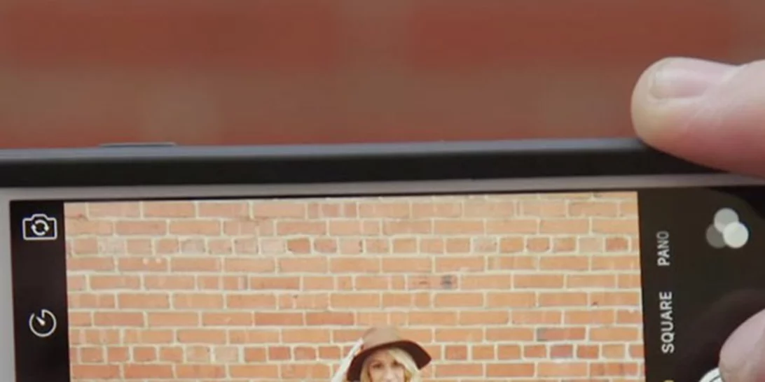 To πιο αστείο βίντεο: Πώς νιώθουν τα αγόρια όταν μας βγάζουν φωτογραφία για το instagram;