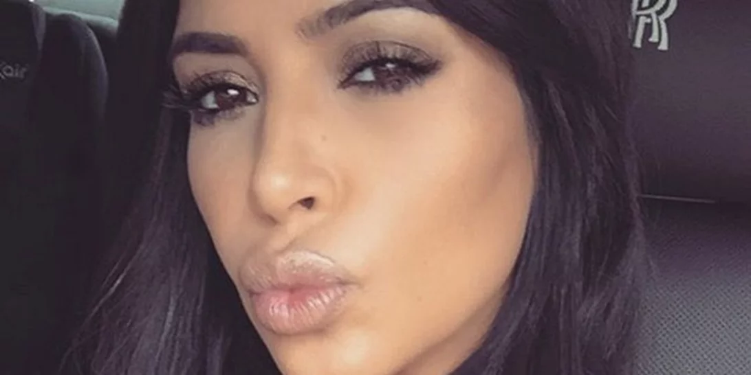 Βαρέθηκες το smiley face; Τώρα μπορείς να στείλεις ένα εικονίδιο με τα οπίσθια της Kim Kardashian