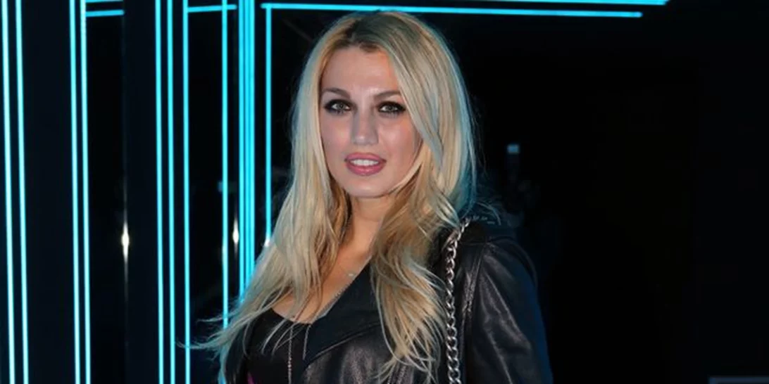 Κωνσταντίνα Σπυροπούλου: Η φημολογούμενη αποχώρηση από το Σαββατοκύριακο & η προσμονή για ένα μωρό