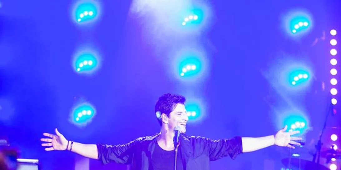 Η μεγάλη πρεμιέρα του Σάκη Ρουβά: Εντυπωσιακός στην σκηνή (Φωτογραφίες)