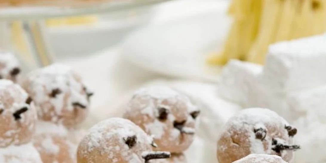 Χιονάνθρωποι από αμύγδαλο από τον Στέλιο Παρλιάρο