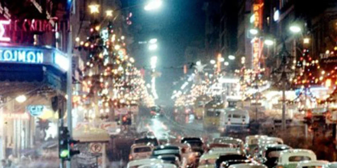 6 χριστουγεννιάτικες φωτογραφίες της Αθήνας από τη δεκαετία του 1960