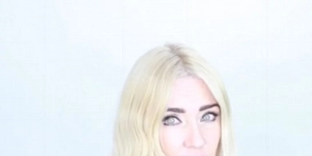 Ο πιο εύκολος και απλός τρόπος να κάνεις μπούκλες: Το βίντεο που «έριξε» το Internet