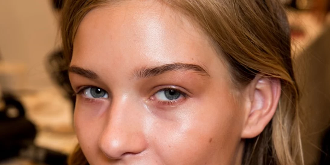 Το ιδανικό μακιγιάζ για να φορέσεις κόκκινο κραγιόν από το πρωί