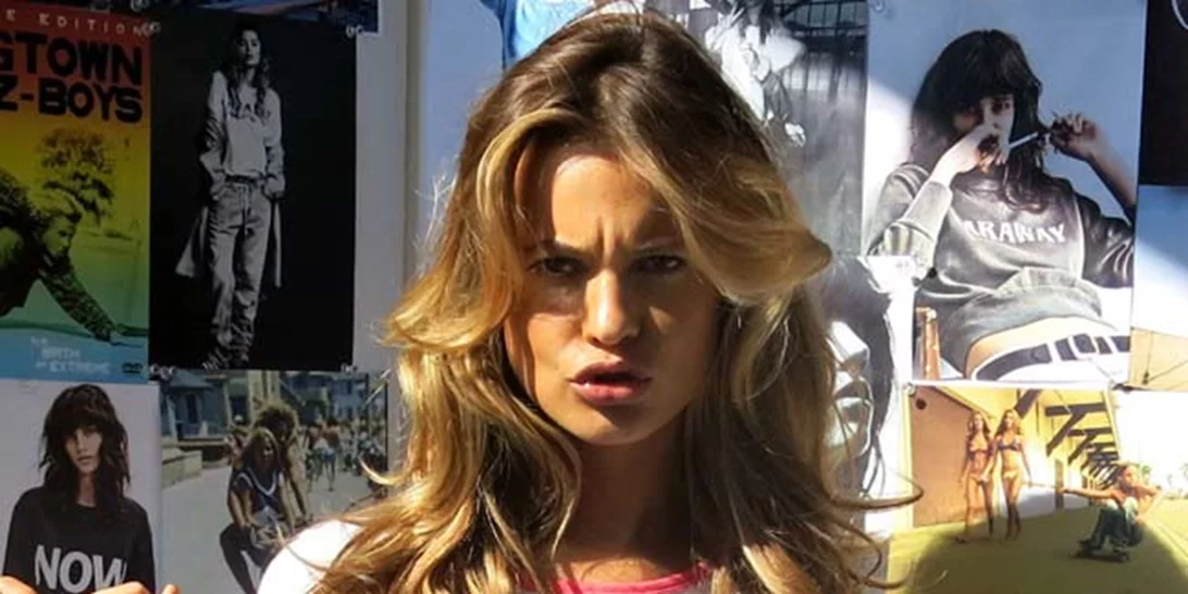 Behati Prinsloo: Η πρώτη της συλλογή ρούχων θα είναι πολύ... juicy!