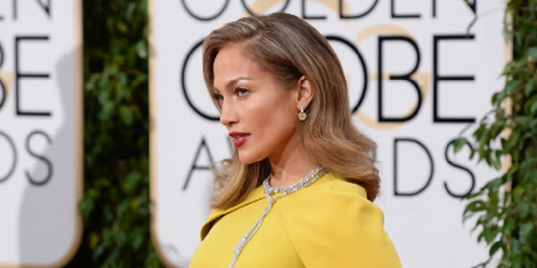 Η Jennifer Lopez “κλείνει” τις Χρυσές Σφαίρες με μία εικονική πόζα και διαμάντια 240 καρατίων