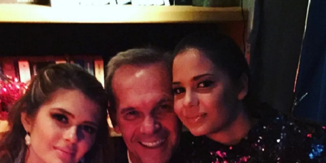 Πέτρος Κωστόπουλος: Εύχεται "Καλή Χρονιά" αγκαλιά με τα παιδιά του