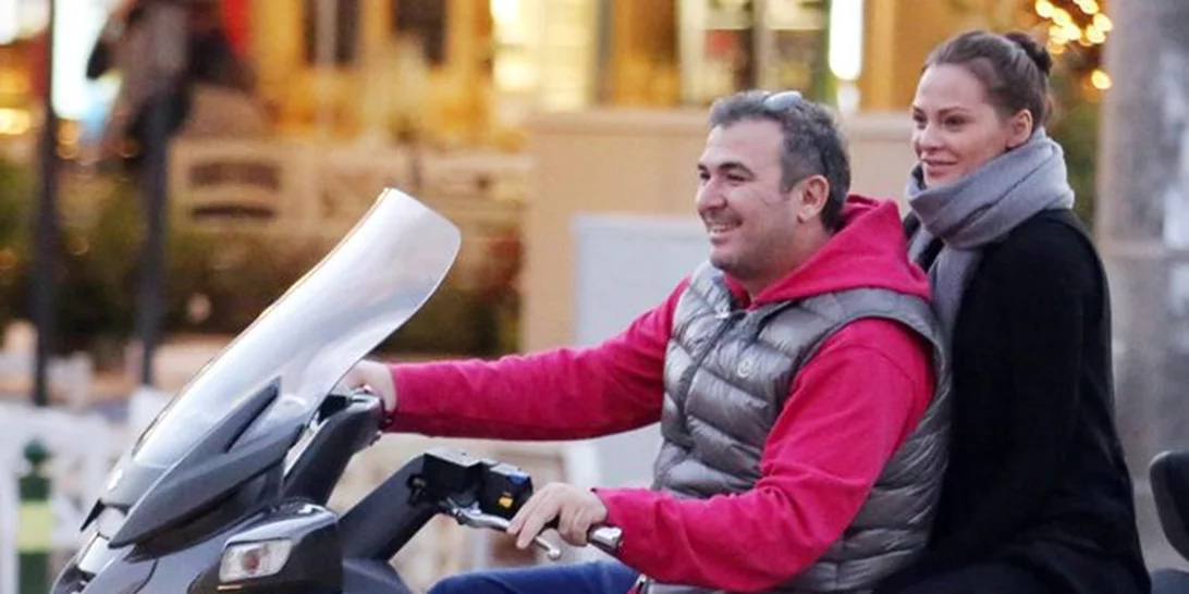 Αντώνης Ρέμος-Υβόννη Μπόσνιακ: Βόλτα στη Γλυφάδα