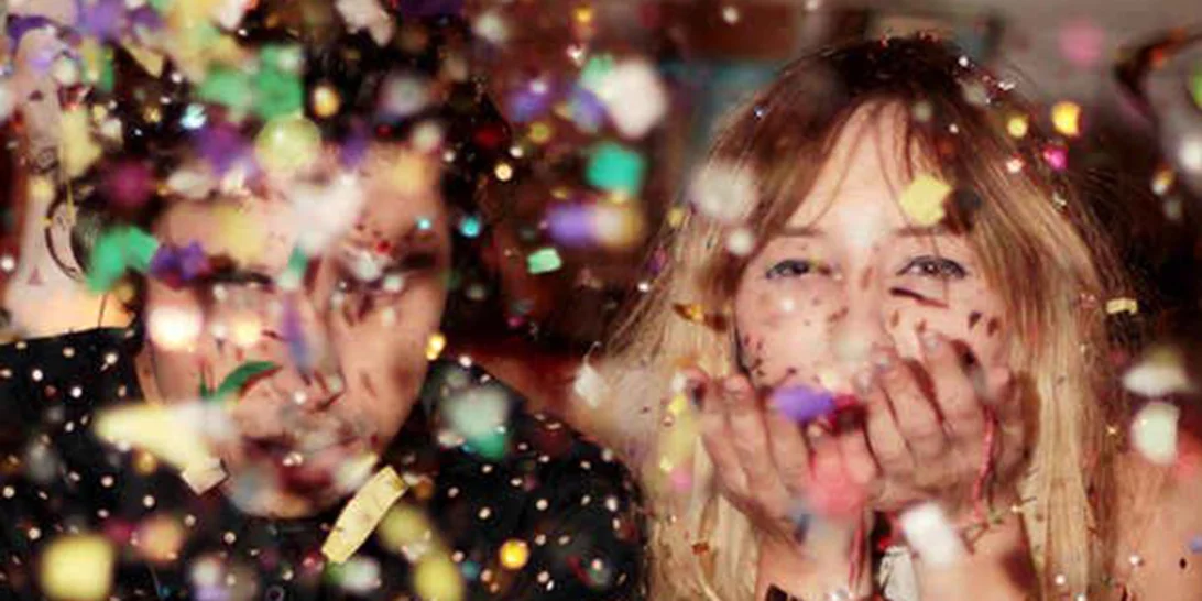 Γιατί πρέπει να βγαίνεις Σάββατο βράδυ