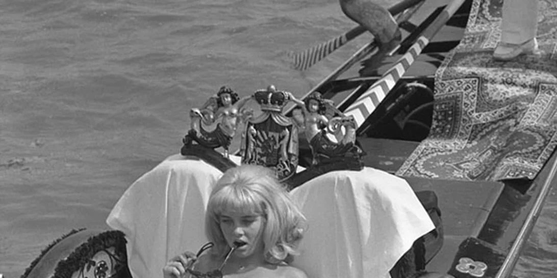 Vintage celebrity φωτογραφίες μέσα στις γόνδολες της Βενετίας