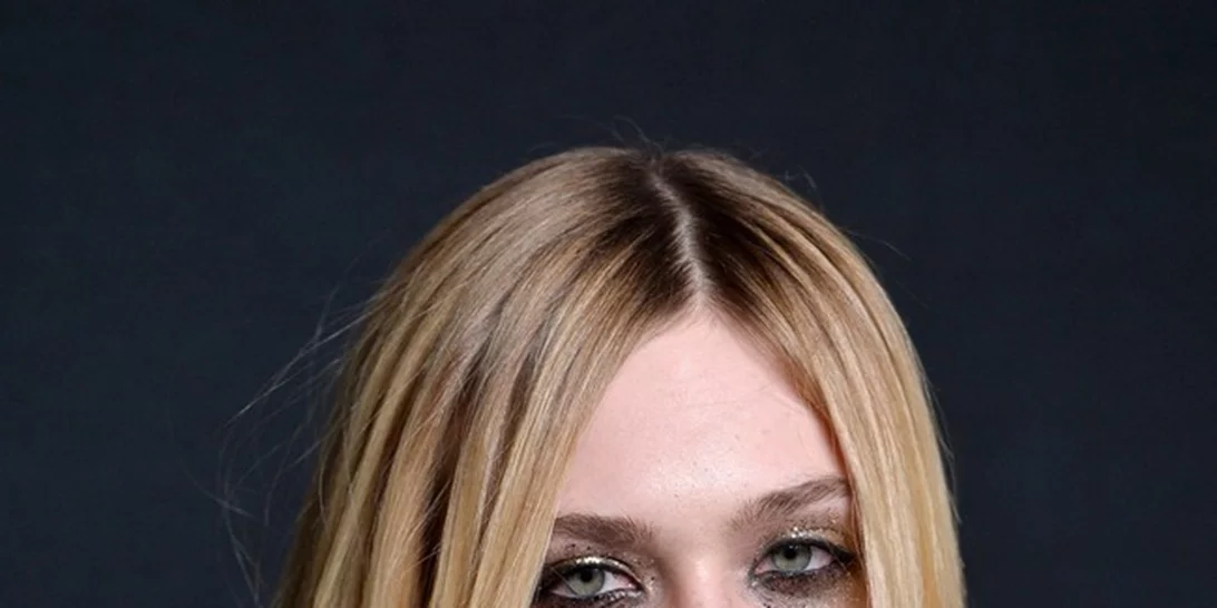 Suki Waterhouse - Elle Fanning: Λανσάρουν το πιο sexy και λαμπερό trend στα μάτια!