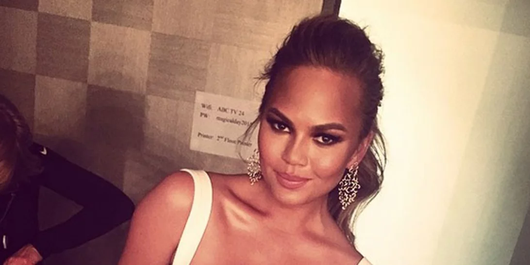 Η Chrissy Teigen μας παρουσιάζει για πρώτη φορά τη νεογέννητη κορούλα της!