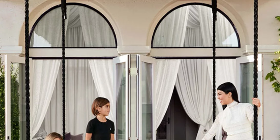 Kourtney και Khloe Kardashian: Μια ματιά μέσα στα πολυτελή σπίτια τους