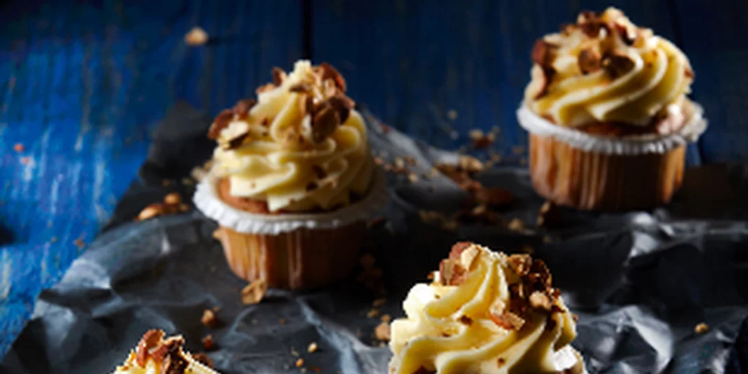 Cupcakes με αμύγδαλα και frosting βανίλιας από τον Διονύση Αλέρτα