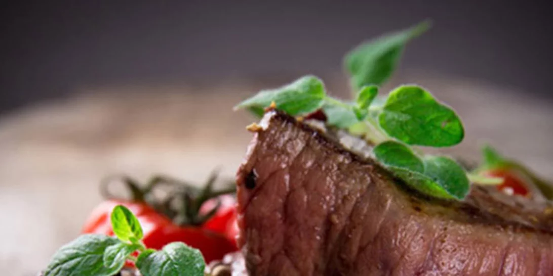 Η τέλεια σως για το κρέας και ένα cocktail για να το συνδυάσεις