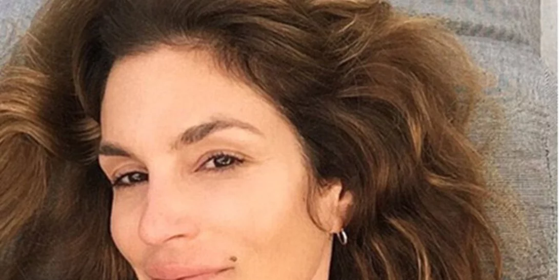 Η Cindy Crawford έκλεισε τα 50 και το γιόρτασε με τον πιο γλυκό τρόπο