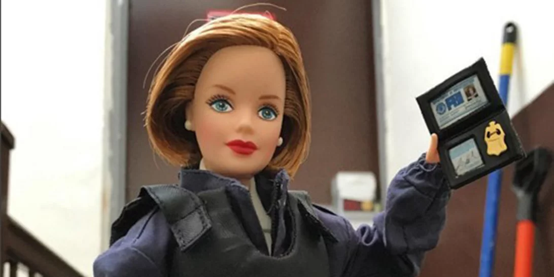 Αυτός ο λογαριασμός αποδεικνύει ότι ο κόσμος χρειάζεται “X-Files” Barbies