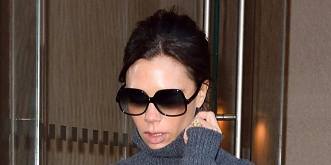 Ακόμα και το πρόσωπο της Victoria Beckham γυαλίζει!