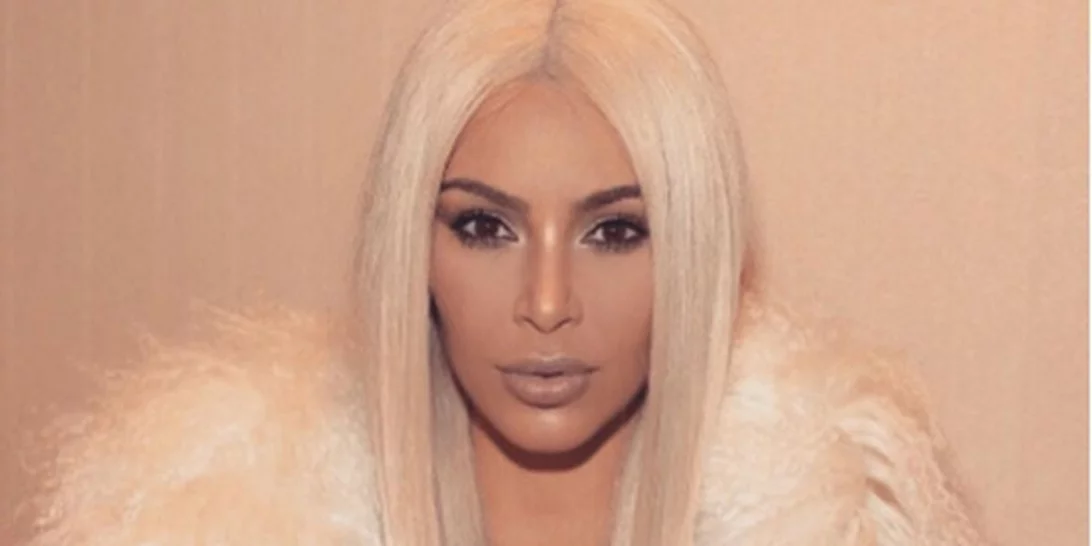 Η Kim Kardashian αποκαλύπτει το απόλυτο tip για στητό μπούστο!