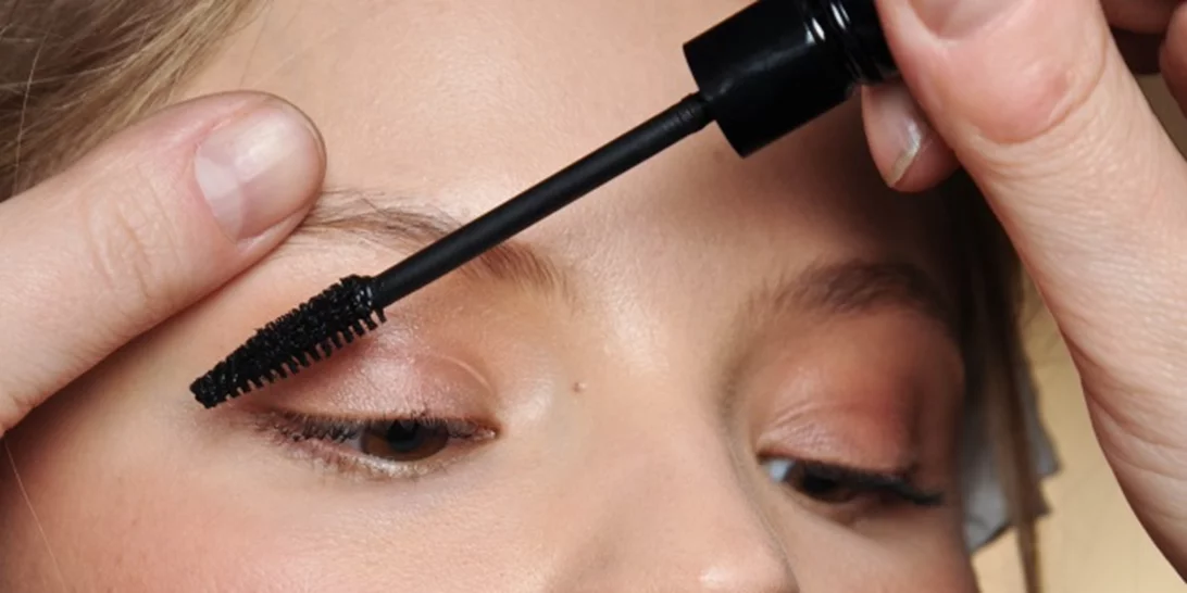 Ένα απίστευτο trick για να αφαιρείς εύκολα και γρήγορα την αδιάβροχη μάσκαρα